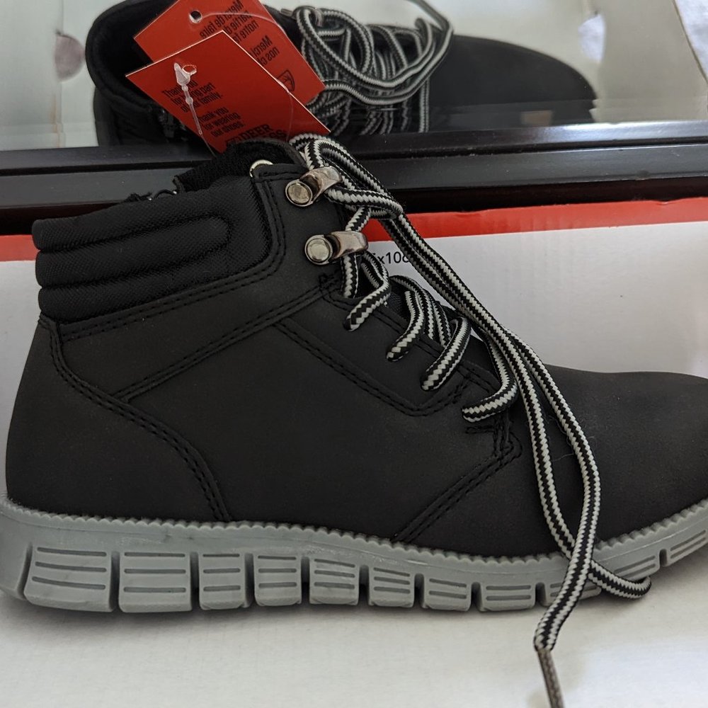 Kid's Boots size 1